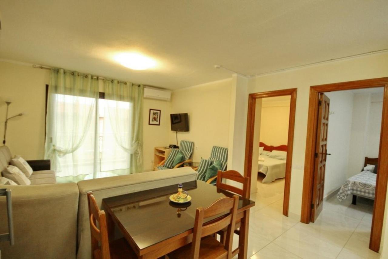 Two Bedroom Apartment In Beachfront Complex With Pool In Playa De Las Americas. Экстерьер фото