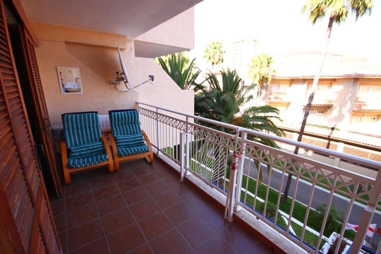 Two Bedroom Apartment In Beachfront Complex With Pool In Playa De Las Americas. Экстерьер фото