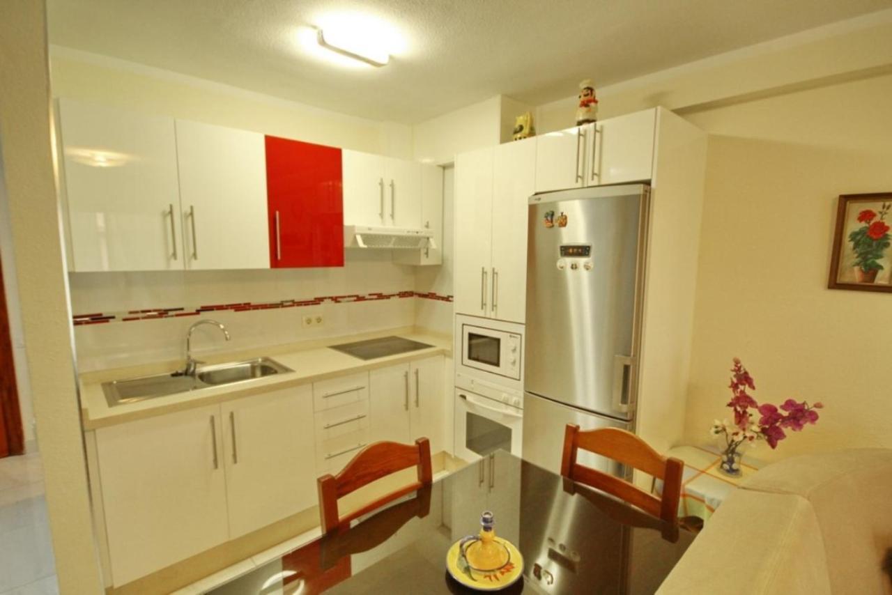Two Bedroom Apartment In Beachfront Complex With Pool In Playa De Las Americas. Экстерьер фото