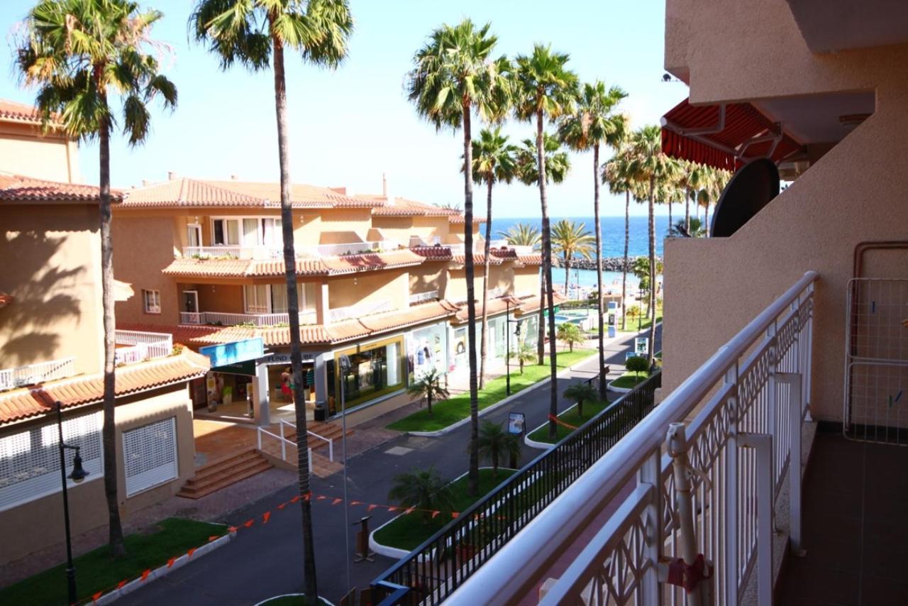 Two Bedroom Apartment In Beachfront Complex With Pool In Playa De Las Americas. Экстерьер фото