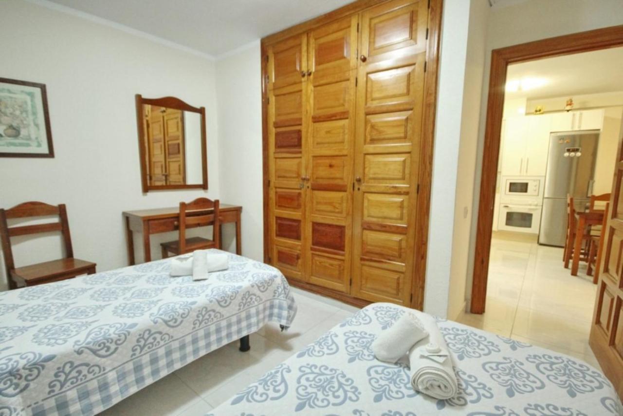 Two Bedroom Apartment In Beachfront Complex With Pool In Playa De Las Americas. Экстерьер фото