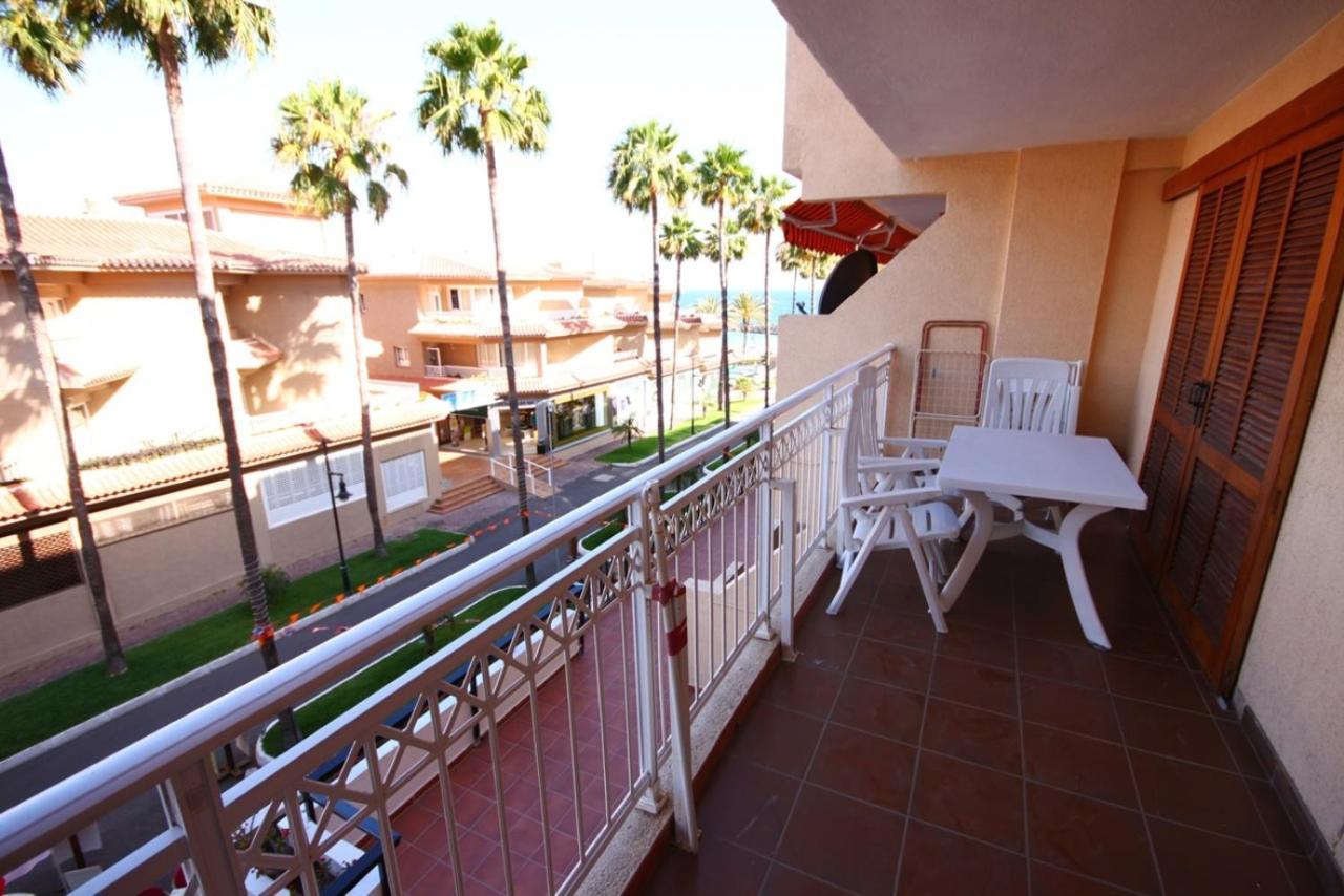 Two Bedroom Apartment In Beachfront Complex With Pool In Playa De Las Americas. Экстерьер фото