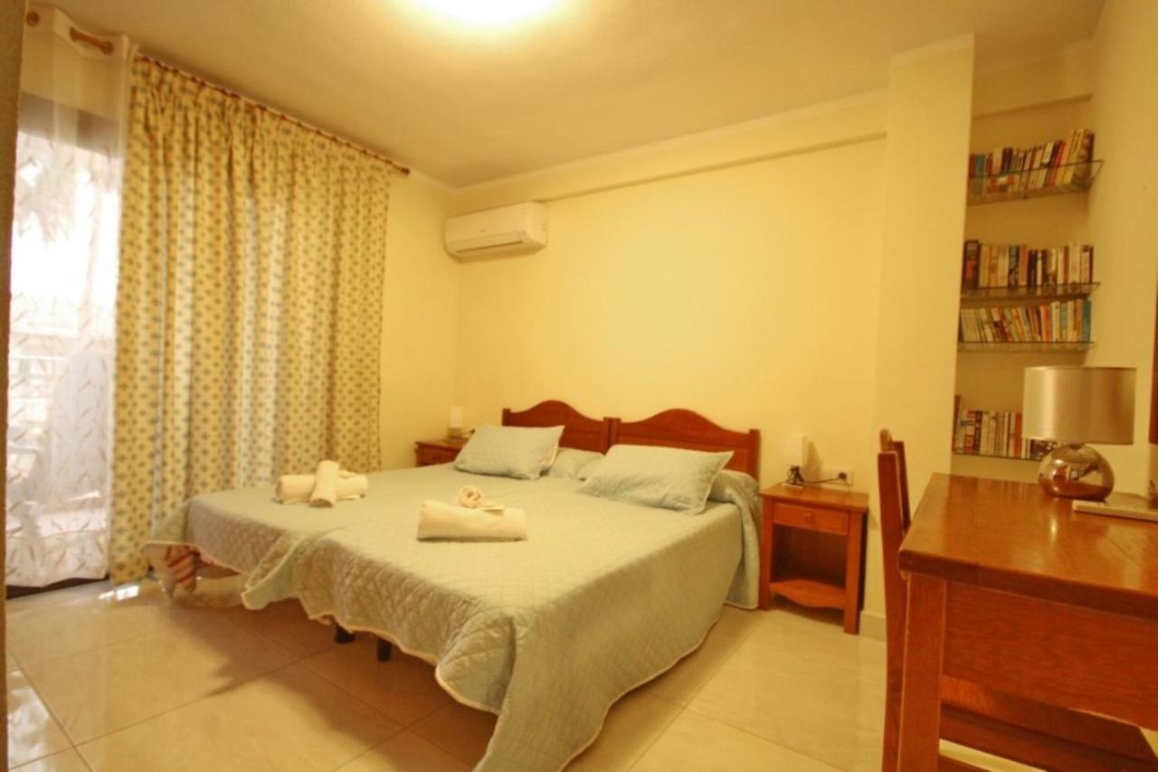 Two Bedroom Apartment In Beachfront Complex With Pool In Playa De Las Americas. Экстерьер фото