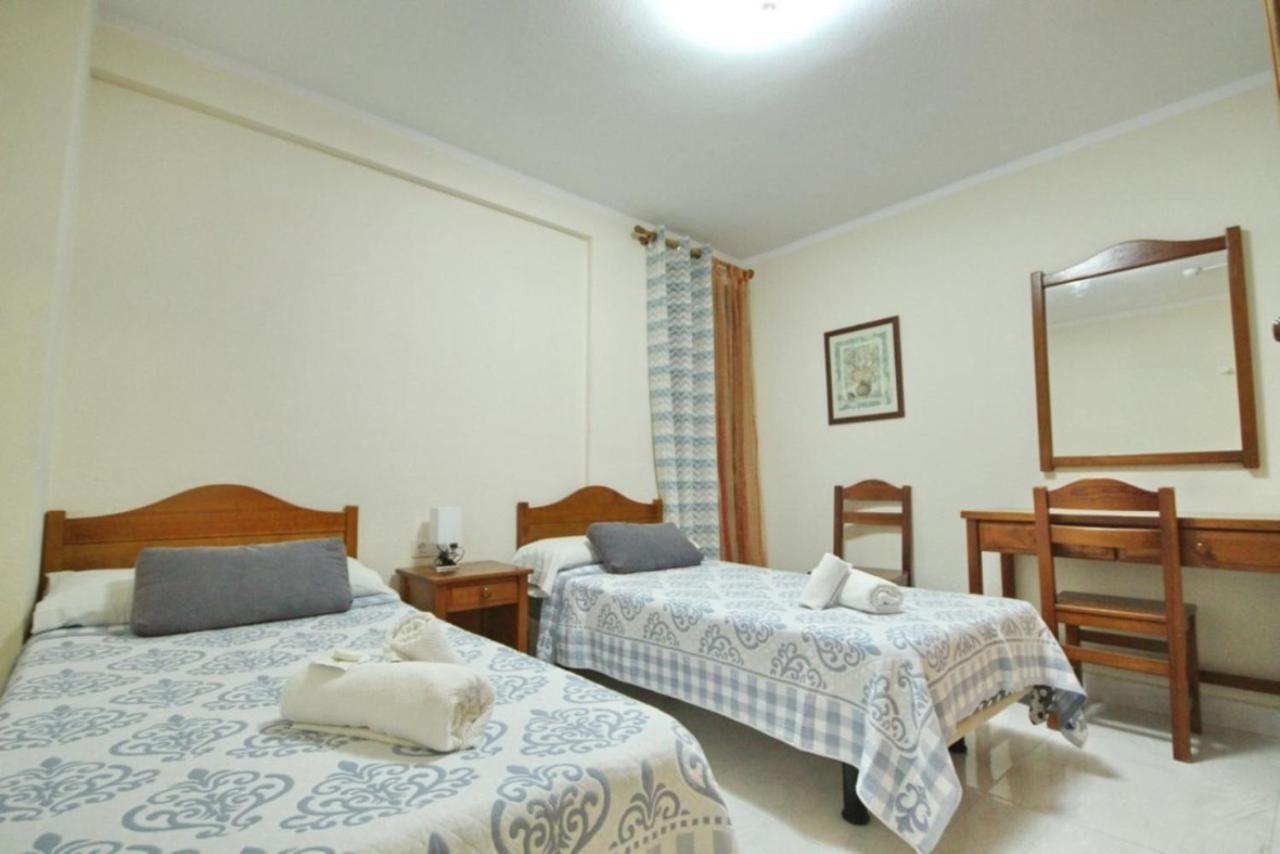 Two Bedroom Apartment In Beachfront Complex With Pool In Playa De Las Americas. Экстерьер фото